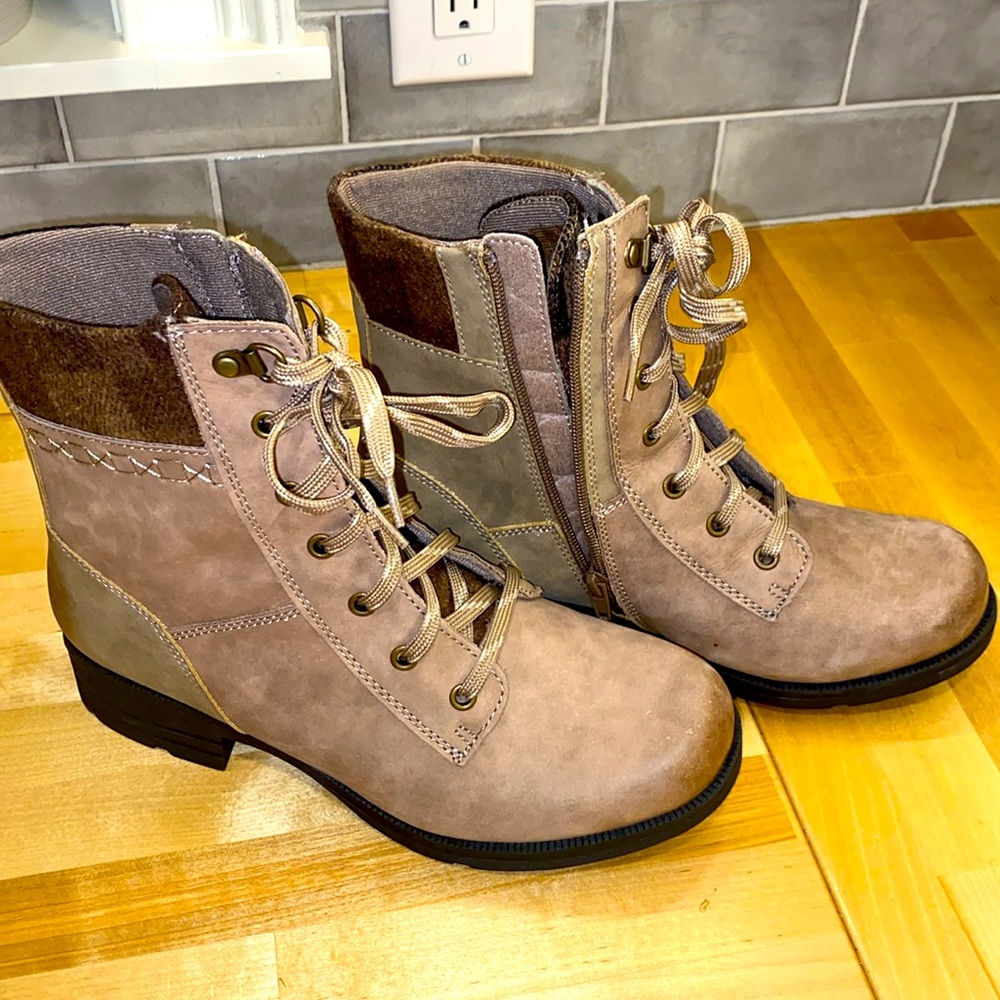 Earth origins ankle lace boot size 9.5